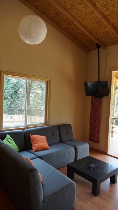 Sala con TV y SKY.