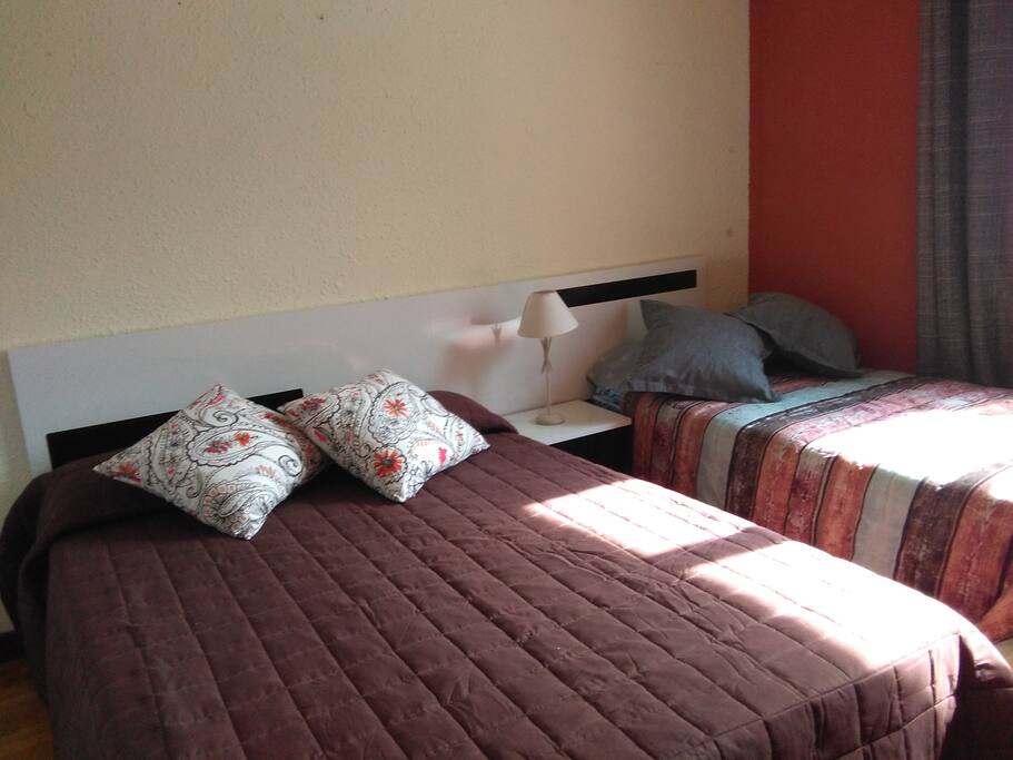 Habitación matrimonio con cama adicional