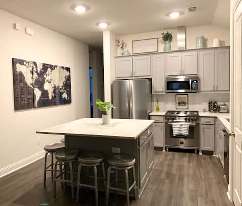 New, Modern Luxury Retreat! Great location off 121