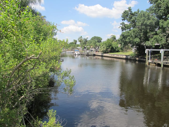 Waterfront Pool home Central Tampa sleeps 8 Houses for Rent in Tampa