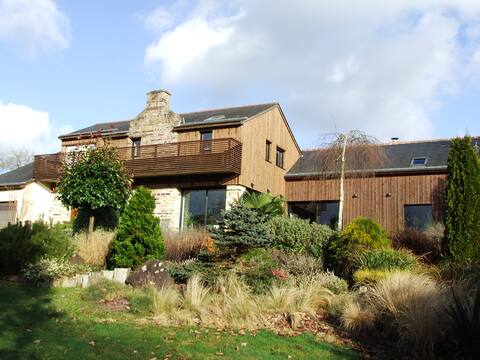 HOUSE IN THE HEART OF BROCELIANDE .