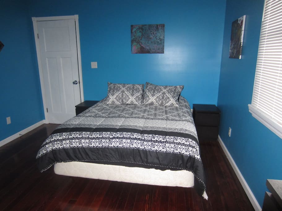Blue Room - Queen bed
