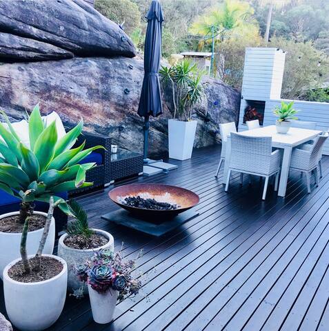 Bush Wonderland, minutes drive to the beach! gallery image 2