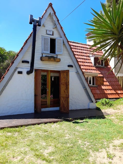 Alpine house in Las Toninas, 1 block from the sea