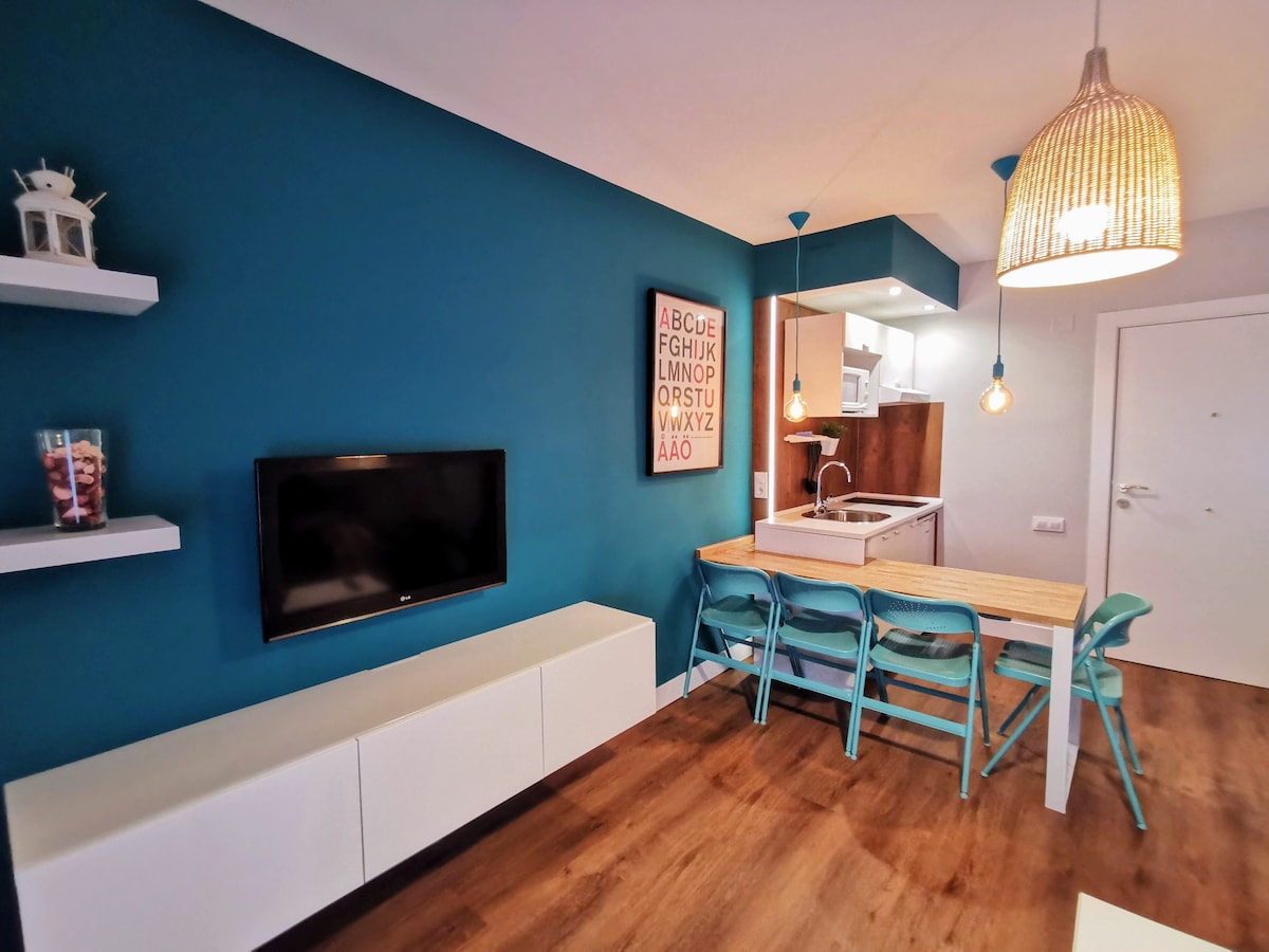 宽敞的客厅，带一体式厨房/餐厅