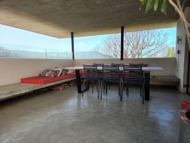 Stunning 5-bed Villa in leafy Higgovale plus Car gallery image 3