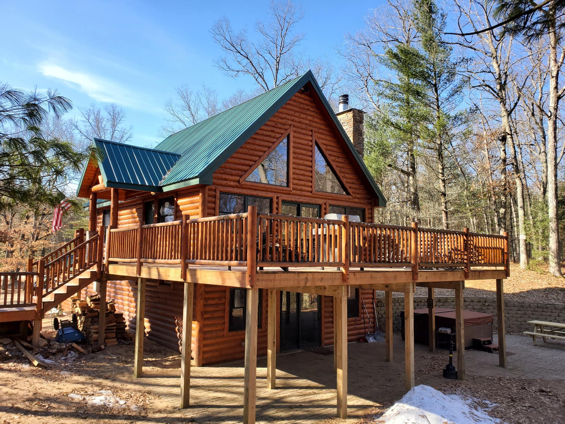 Black Bear Cabin-Hot tub, Pet friendly, Riverfront