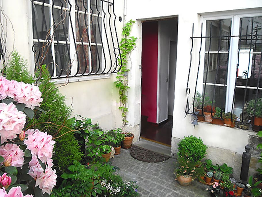 This is the pretty courtyard.