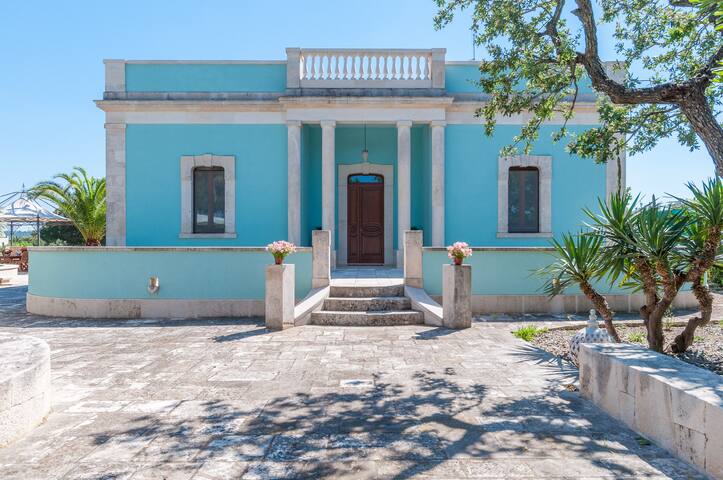 Spacious Villa with Pool in Puglia for 8 people gallery image 3