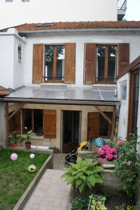 Jardin 20m2 et maison en retrait de la rue avec terrasse