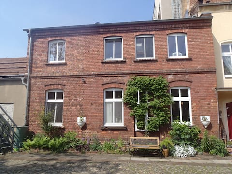Top Airbnb: Beautiful upper floor near the train station in Cottbus