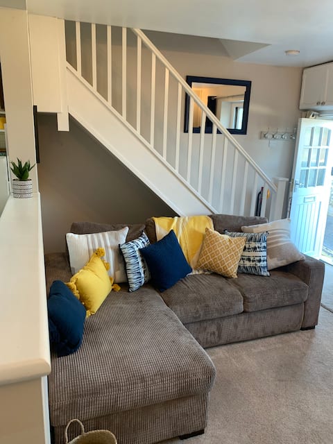 Top performing Airbnb: The Lookout - cottage in the heart of Mumbles in Mayals, Oystermouth, Newton, West Cross