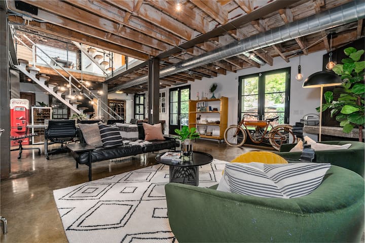 Stunning Industrial Loft in Leslieville