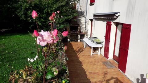 Large family house with 400M² of enclosed garden