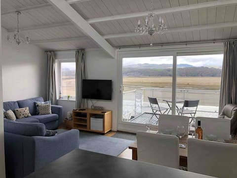 Top Airbnb: Welsh holiday Home with sea and Mountain views in Morfa Bychan, Ynys Galch, East, West, Gest, Tremadog