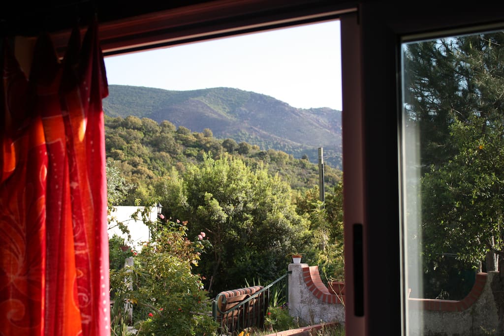 Vista sulle colline dalla finestra della camera
