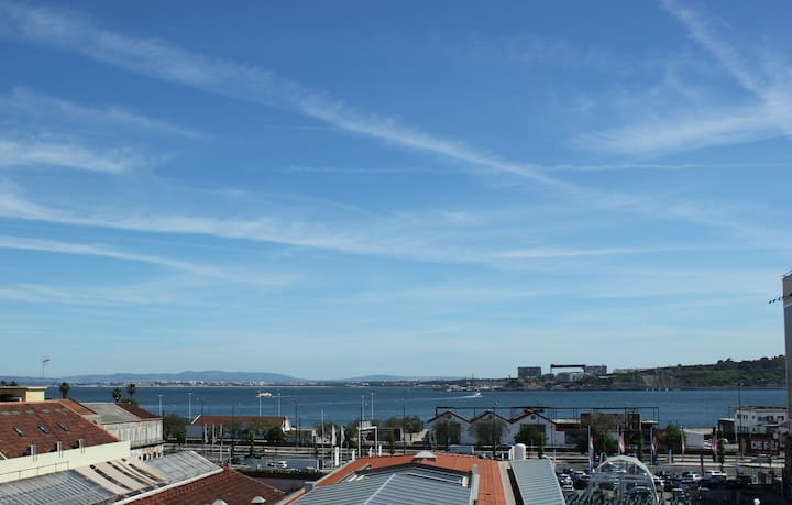 Studio with River View in Lisbon