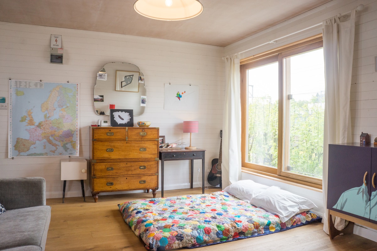 Dodatni kvalitetni madrac s dvostrukim futonom ako je to potrebno za dodatne goste na gornjem katu.