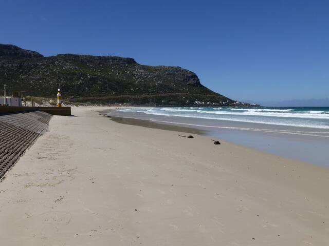 1920s Cape Town beach cottage, Clovelly/Kalk Bay gallery image 3