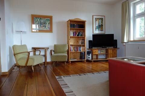 Top performing Airbnb: To the old city forester tower room apartment in Lychen