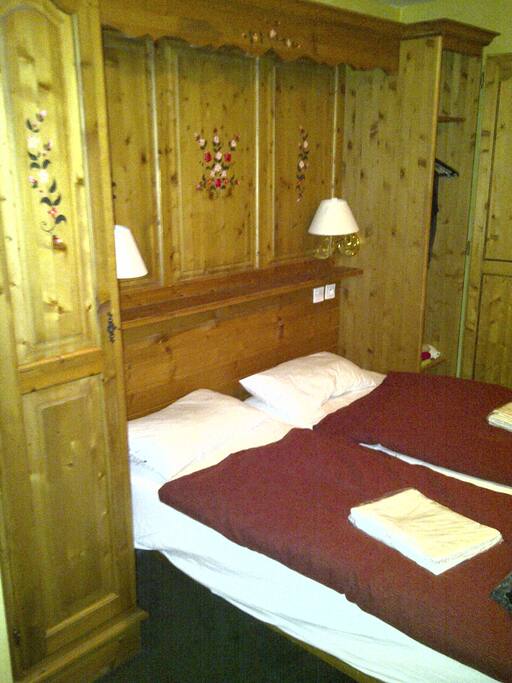chambre 2 idem que la 1 mais sans balcon