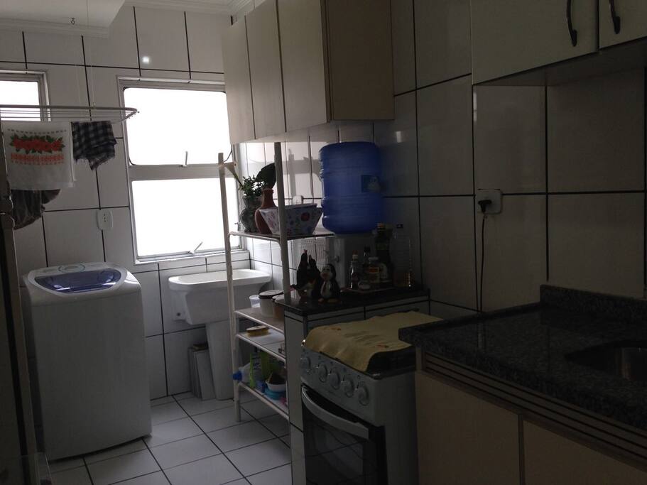 Cozinha e área de serviço integradas