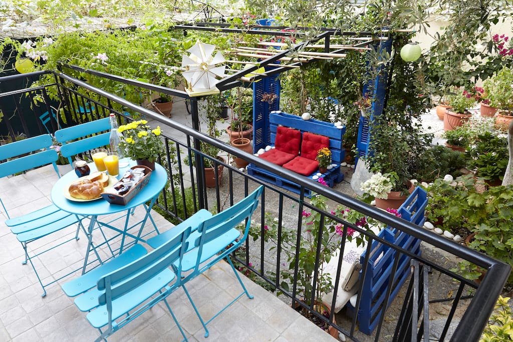 Balcony & yard