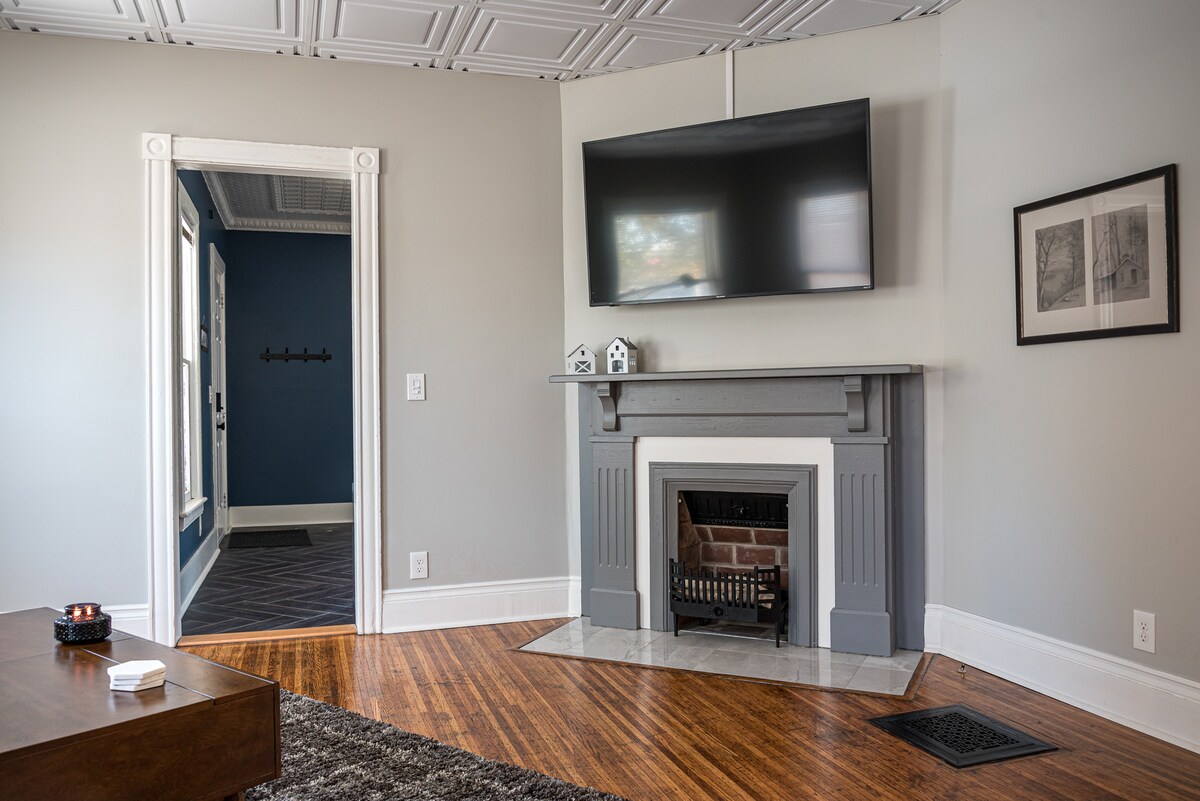Popular Airbnb listing: Chic Apt in Neighborhood of the Arts in Rochester