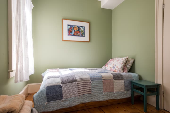 The Writer's Room - Full size bed