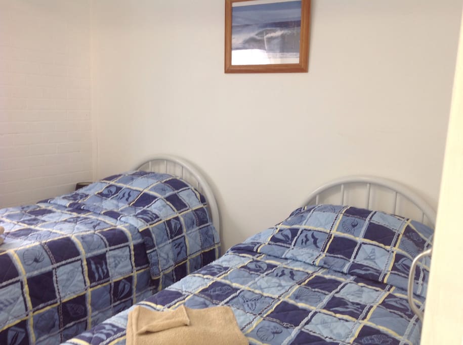 2 single beds