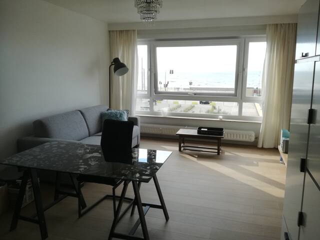 Nieuwe studio met prachtig zeezicht!