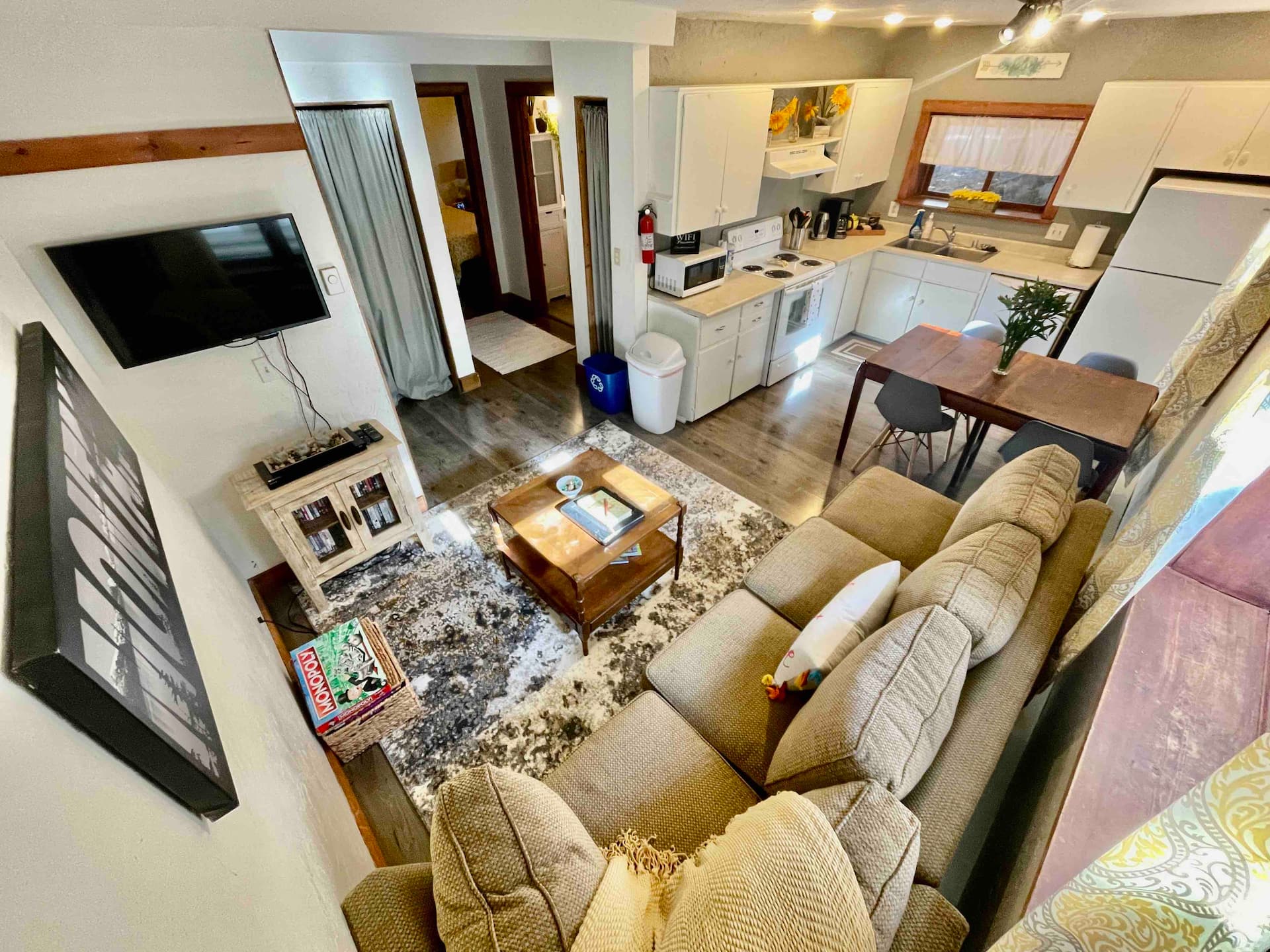 Downtown Digs (3 blocks from the center of DT)
