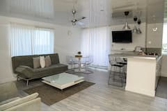 Eshae+Living+-+Newly+Refurbed+Sea+View+Apartment%21