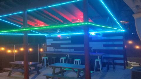 Celebration Station 14 Beds Bar 2 min to Stadiums!