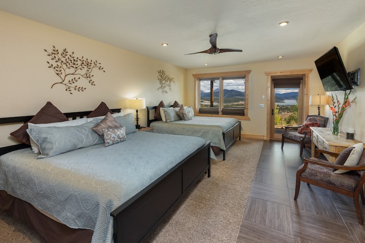 Spálňa - 2 veľké manželské postele