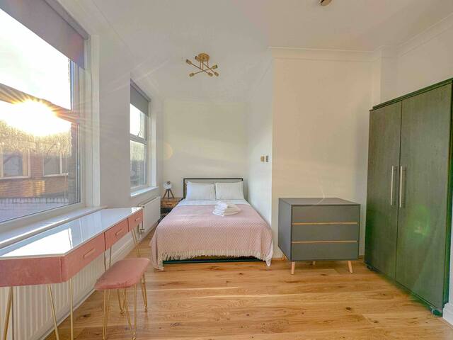 2 bed-2bath – Huge Terrace Brand New gallery image 3