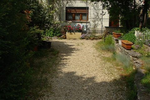 Propriété Airbnb réussie: "Les Bourdons" Property in Dijon, Apartment No. 2 à Dijon