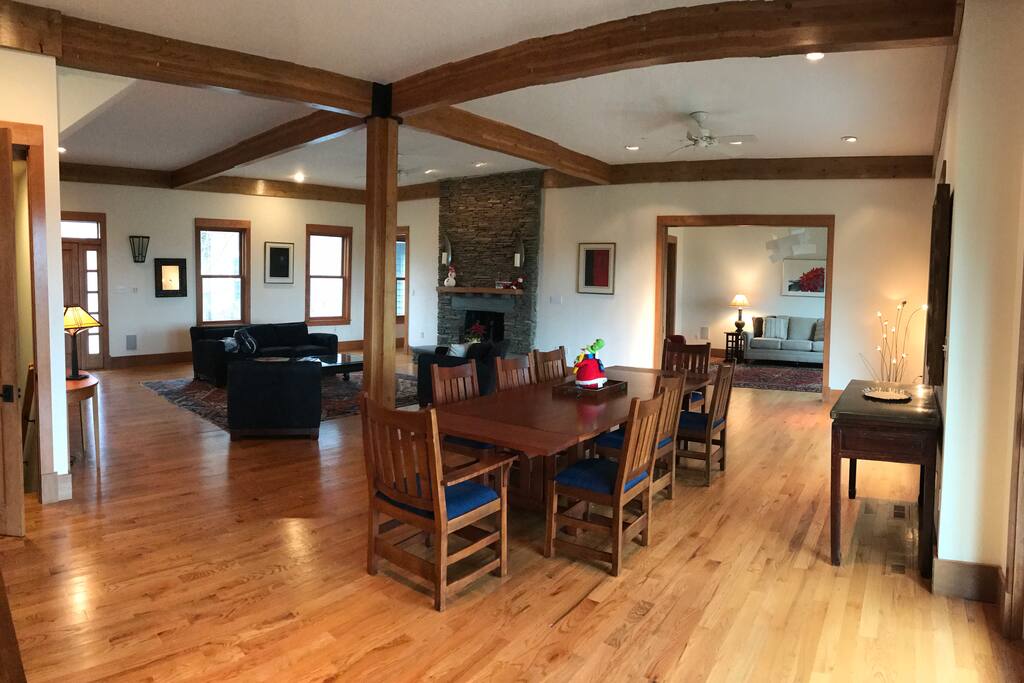 Great Room: Dining area