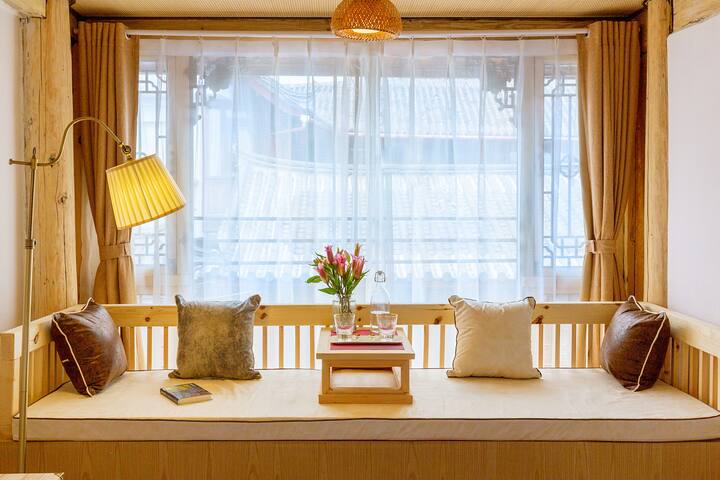 Designer store net red B&B second lady inn ~ tatami bay window bed room - "the sea floor month is the moon in the sky, the person in front is the sweetheart"