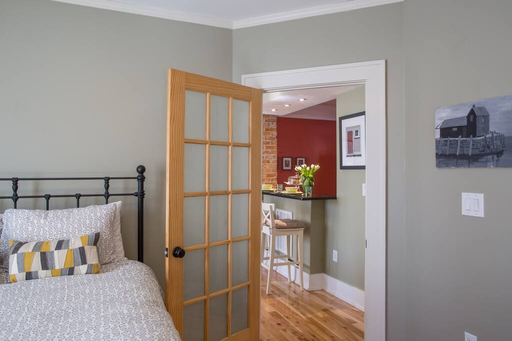 Bedroom 1 - queen bed