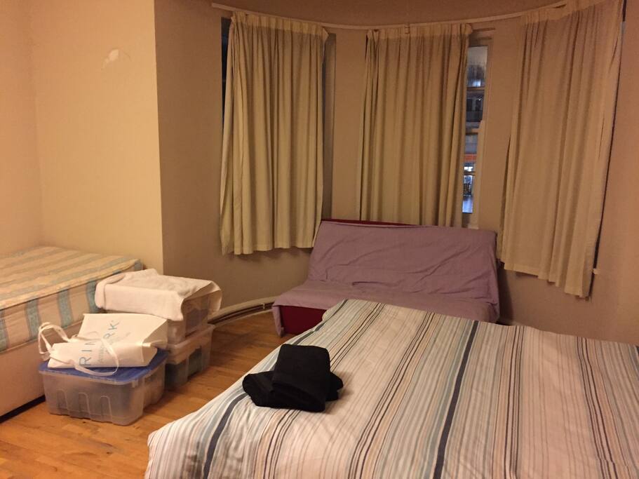 Shows the bay windows, my apologies was laundry day and has spare curtains on.