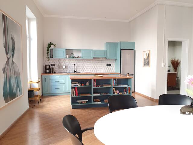 Neoclassical House in the Heart of Athens gallery image 3