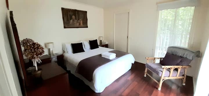 Საწოლი 152 × 203 სმ (მიწის დონე).