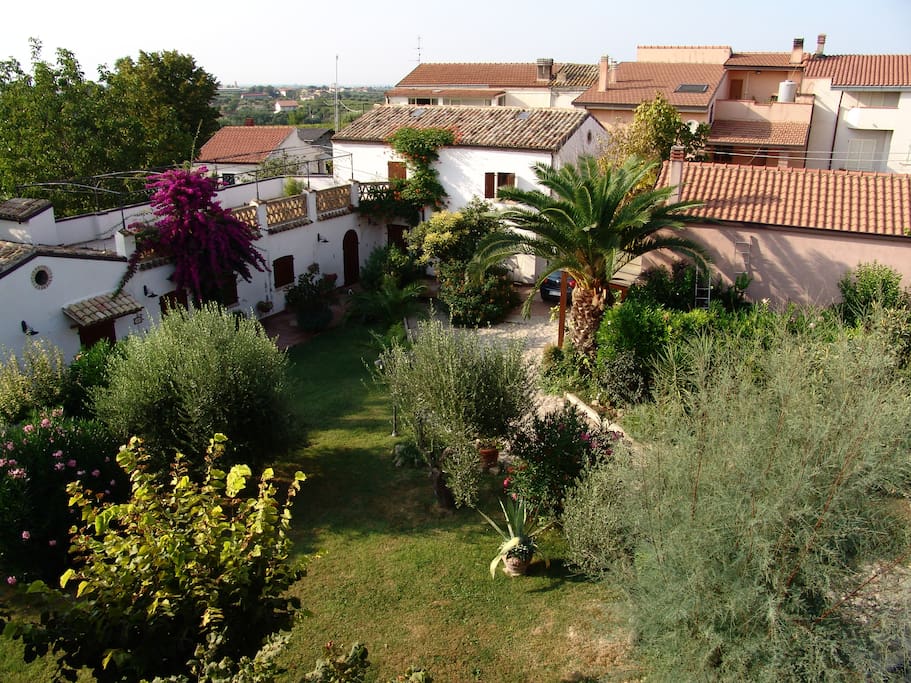 il grande giardino, completamente recintato