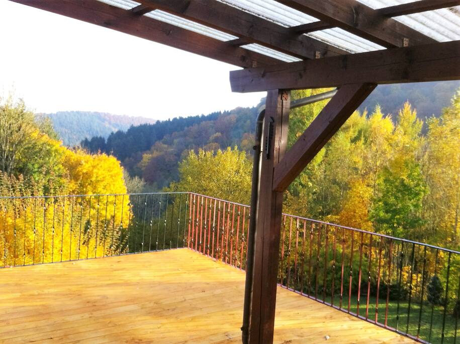 Uitzicht terras in herfst