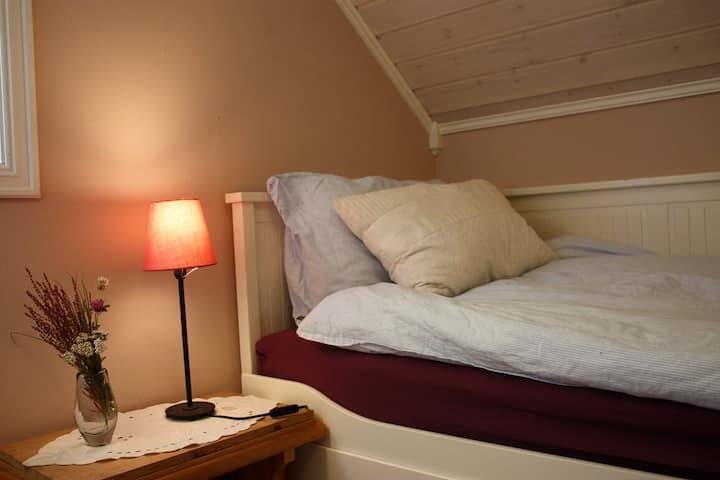 Საძინებელი მოხსნადი Ikea ორადგილიანი საწოლით 