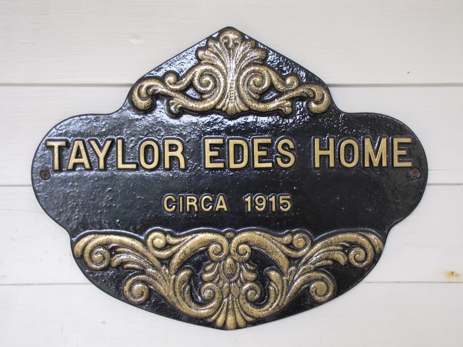 Taylor Edes Inn is located in Dexter Maine. Close to Bangor, and the Moosehead Lake region