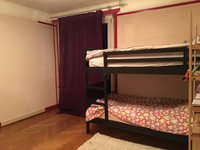 Private room in the heart of Lausanne and near train station.