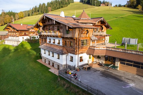 Top performing Airbnb: Bifeis Hütte vacation rentals Altenmarkt Zauchensee in Altenmarkt Im Pongau