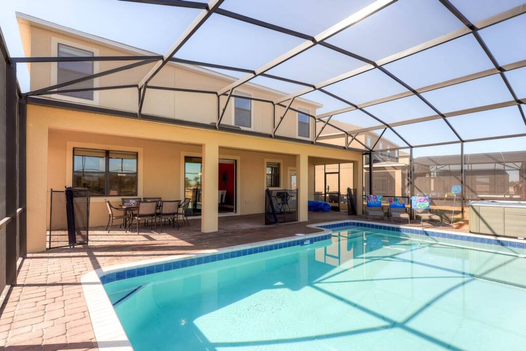 33 2371 Victoria Drive